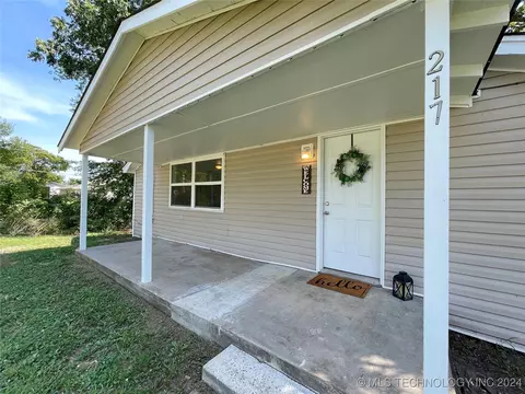 217 E 8th St, Cushing, OK 74023 photo 2