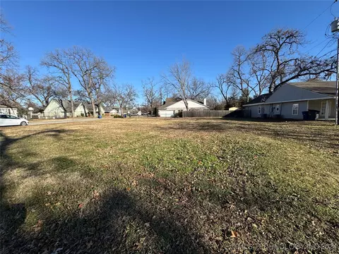 1902 E 52nd St, Tulsa, OK 74105 photo 4