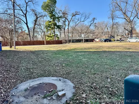 1902 E 52nd St, Tulsa, OK 74105 photo 13