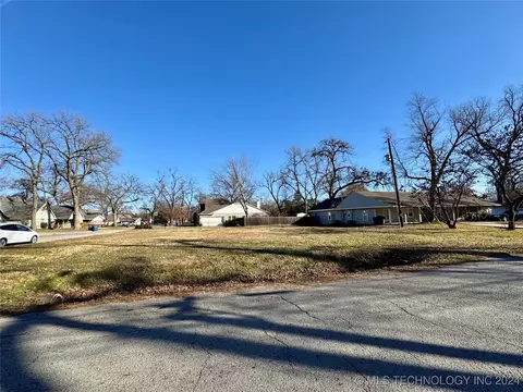 1902 E 52nd St, Tulsa, OK 74105 photo 2