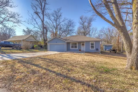 408 N Atoka Ave, Coweta, OK 74429