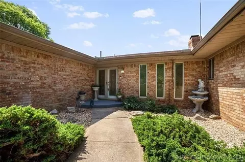 1734 E 56th St, Tulsa, OK 74105 photo 3