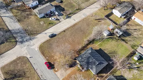 7101 E 9th St, Tulsa, OK 74112 photo 2