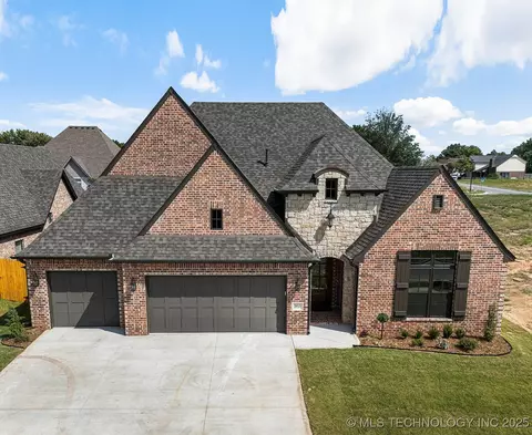 3913 S Dogwood Blvd, Broken Arrow, OK 74012