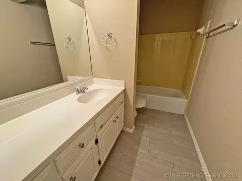 8023 E 58th Pl, Tulsa, OK 74145 photo 6