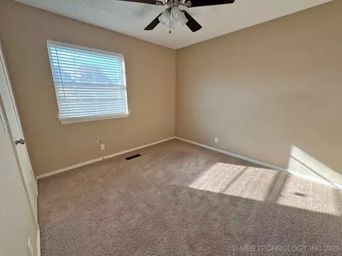 8023 E 58th Pl, Tulsa, OK 74145 photo 4