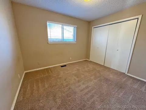 8023 E 58th Pl, Tulsa, OK 74145 photo 5