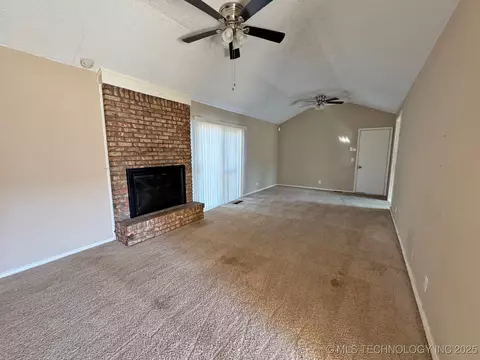 8023 E 58th Pl, Tulsa, OK 74145 photo 2