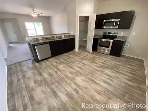 8322 E Queens St, Broken Arrow, OK 74014 photo 4