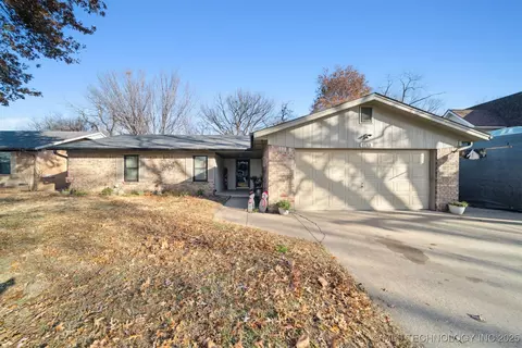 1713 Surrey Dr, Pryor, OK 74361