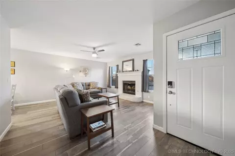 404 E Latimer Pl, Tulsa, OK 74106 photo 5