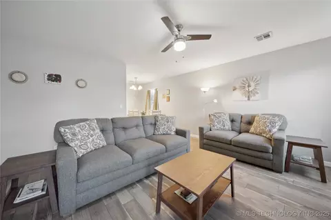 404 E Latimer Pl, Tulsa, OK 74106 photo 6
