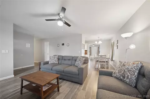 404 E Latimer Pl, Tulsa, OK 74106 photo 8