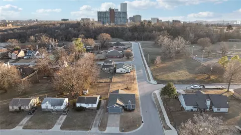 404 E Latimer Pl, Tulsa, OK 74106 photo 2