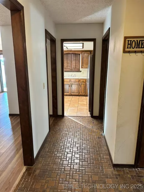 803 S Holmes Ave, Cushing, OK 74023 photo 3