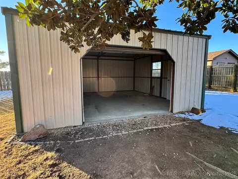 803 S Holmes Ave, Cushing, OK 74023 photo 29