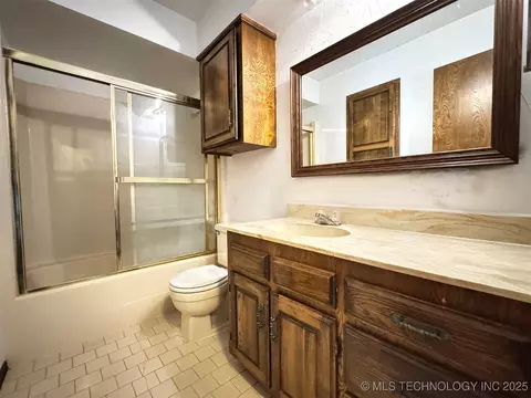803 S Holmes Ave, Cushing, OK 74023 photo 23