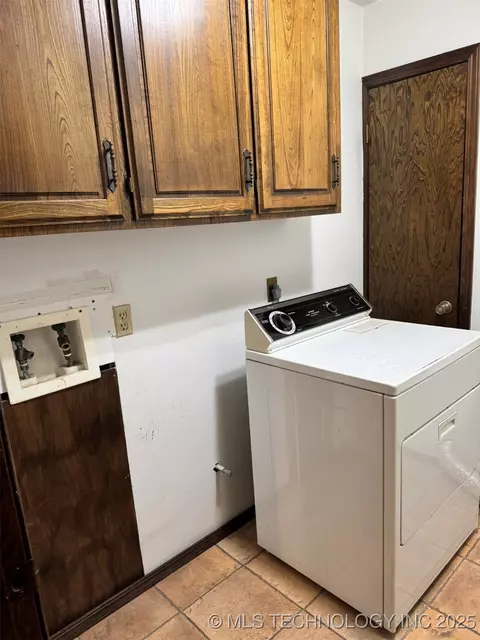 803 S Holmes Ave, Cushing, OK 74023 photo 5