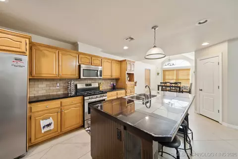 112 E Granger Pl, Broken Arrow, OK 74012 photo 9