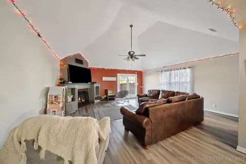 112 E Granger Pl, Broken Arrow, OK 74012 photo 12