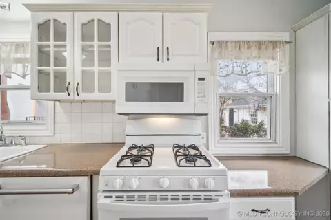 1732 E 14th Pl, Tulsa, OK 74104 photo 8