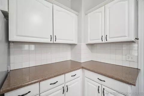 1732 E 14th Pl, Tulsa, OK 74104 photo 9