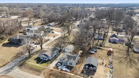 316 E Cypress St, Coweta, OK 74429