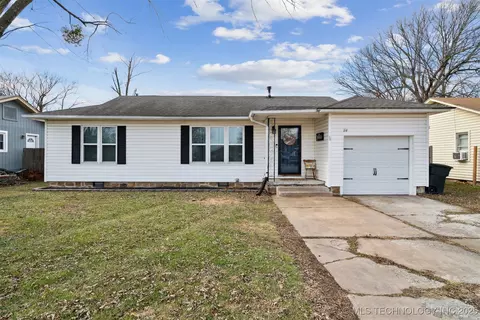 114 S Ora St, Pryor, OK 74361