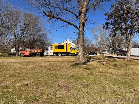 437 E Se, Ardmore, OK 73401 photo 1