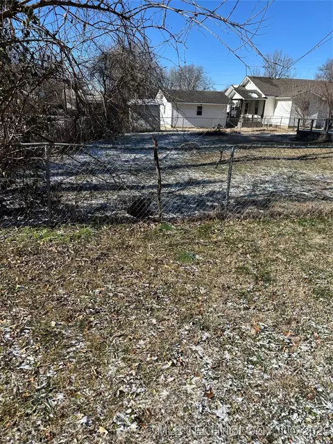 706 E 13th St, Okmulgee, OK 74447 photo 3