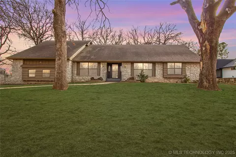 2266 E 48th St, Tulsa, OK 74105 photo 1