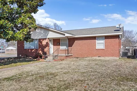 1505 E 54th Pl S, Tulsa, OK 74105 photo 2