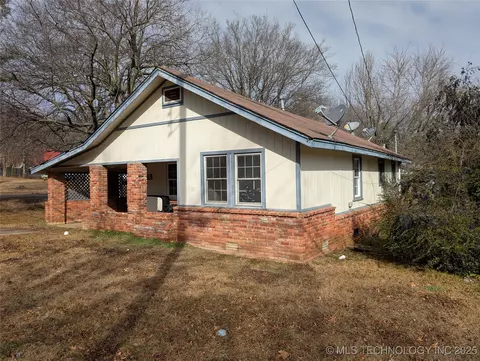 712 Locust, Eufaula, OK 74432 photo 1