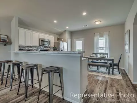 8318 E Queens St, Broken Arrow, OK 74014 photo 3