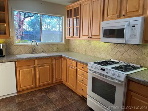 2125 E 60th Street 2125, Tulsa, OK 74105 photo 11
