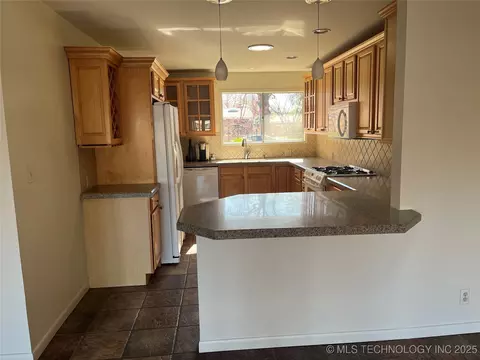 2125 E 60th Street 2125, Tulsa, OK 74105 photo 10