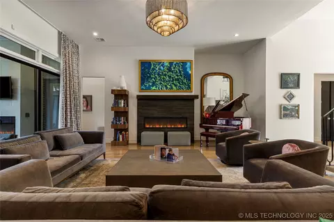 Living - 1421 E 33rd St, Tulsa, OK 74105 photo 6 of 11