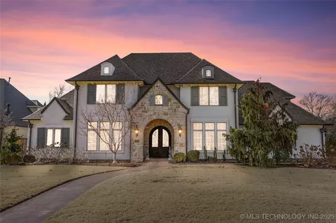4510 S Columbia Pl, Tulsa, OK 74105