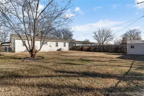 8920 E Latimer Pl, Tulsa, OK 74115 photo 17