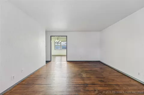 308 E 45th Ct, Tulsa, OK 74105 photo 4