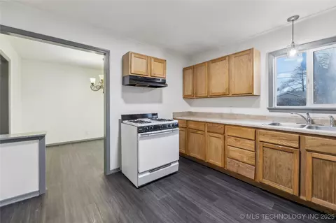 308 E 45th Ct, Tulsa, OK 74105 photo 9