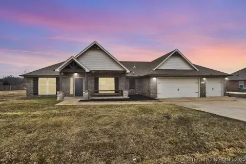 13574 S 236th East Ave, Coweta, OK 74429
