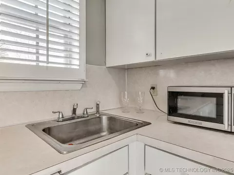 2426 E 59th Court 1, Tulsa, OK 74105 photo 20