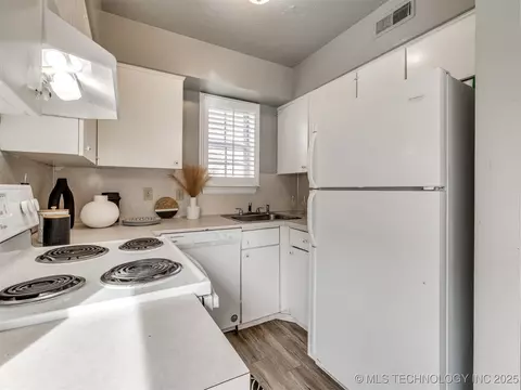 2426 E 59th Court 1, Tulsa, OK 74105 photo 16