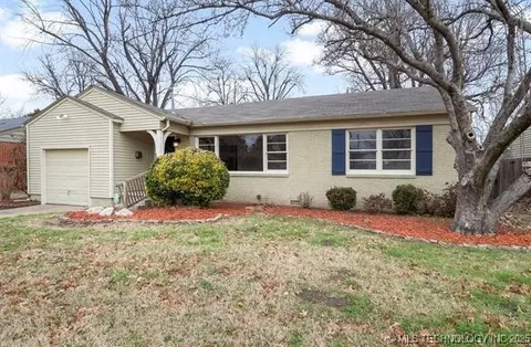 1141 E 49th Pl, Tulsa, OK 74105 photo 1