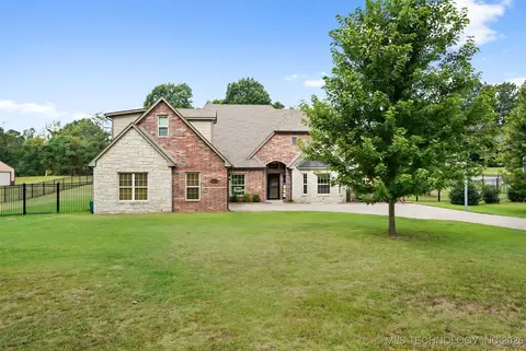 14192 S 218th Ave, Coweta, OK 74429