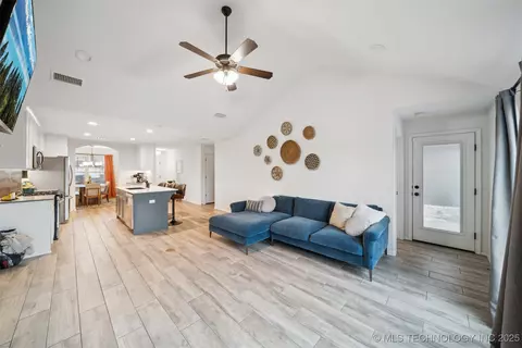 2012 E Union St, Broken Arrow, OK 74011 photo 16