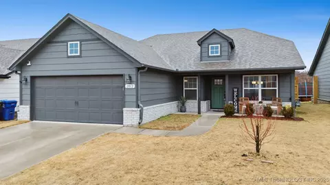 2012 E Union St, Broken Arrow, OK 74011 photo 2