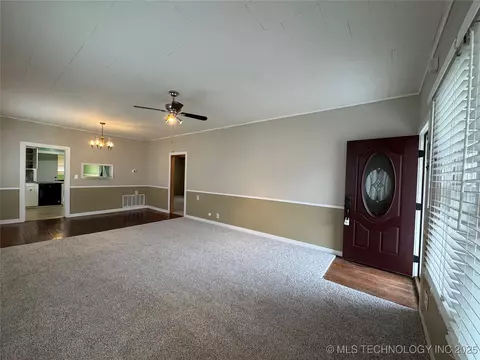 831 E Cherry St, Cushing, OK 74023 photo 9