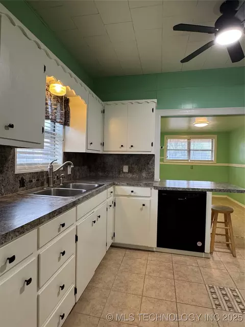 831 E Cherry St, Cushing, OK 74023 photo 13